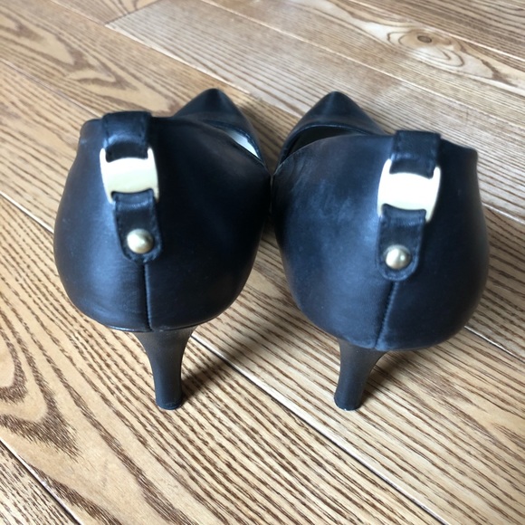 Black heels - Picture 2 of 5